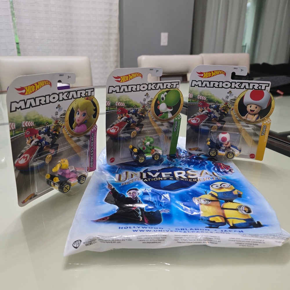 Epic Universe Hot Wheels Mario Kart Lot Princess Peach Yoshi Toad Standard Kart